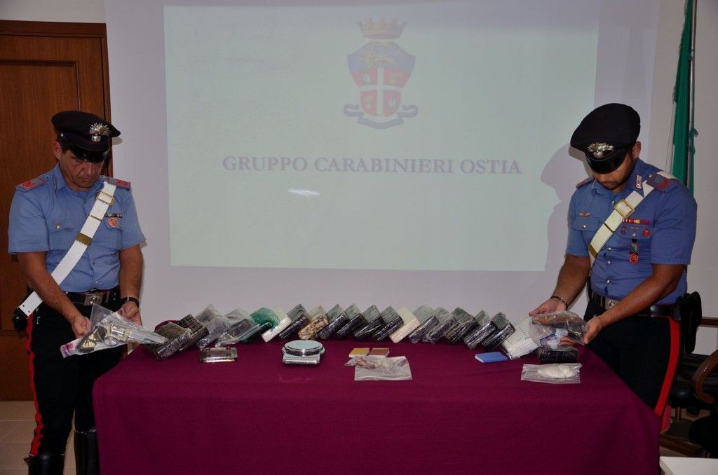 SCOPERTO DEPOSITO DELLA DROGA DEL LITORALE SEQUESTRATI 22 CHILI DI