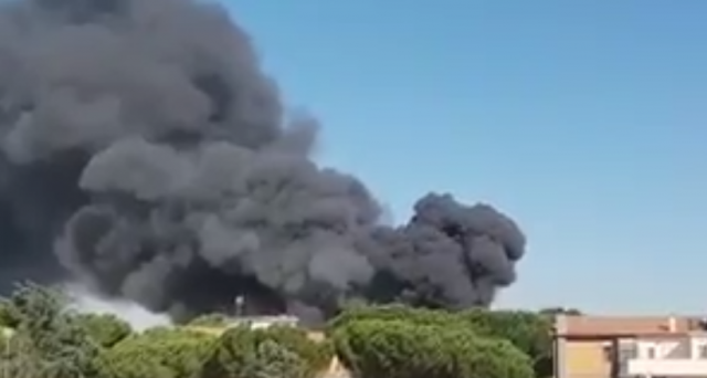 Incendio A Roma Oggi Fiamme In Un Autodemolitore A Torrevecchia