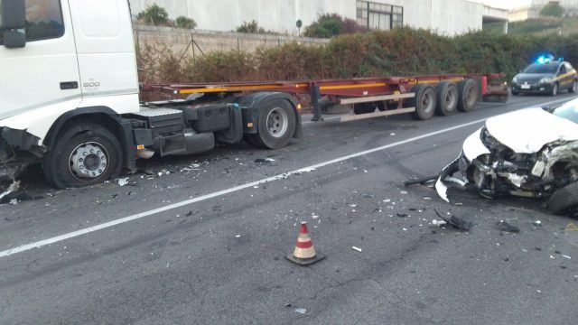 Pomezia Incidente In Via Solfarata Video Traffico In Tilt