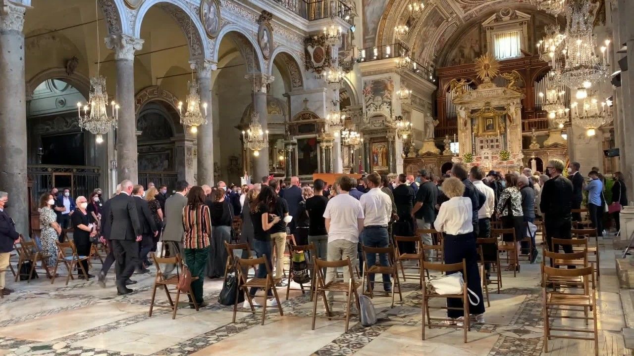 Carr Lacrime E Commozione Per L Ultimo Saluto A Roma