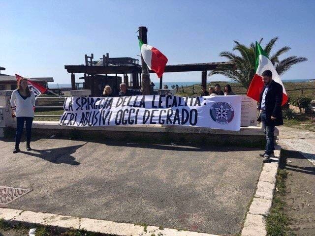 Ostia Scontro Tra Pd E Casapound Sulle Spiagge Libere