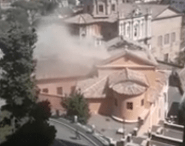 Paura A Roma Crolla Il Tetto Di Una Chiesa VIDEO