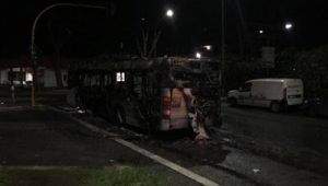 autobus atac a fuoco