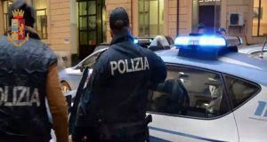 Controlli antidroga della polizia in diverse aree della Capitale. Arrestato anche un 48enne che ha cercato di nascondere della cocaina.