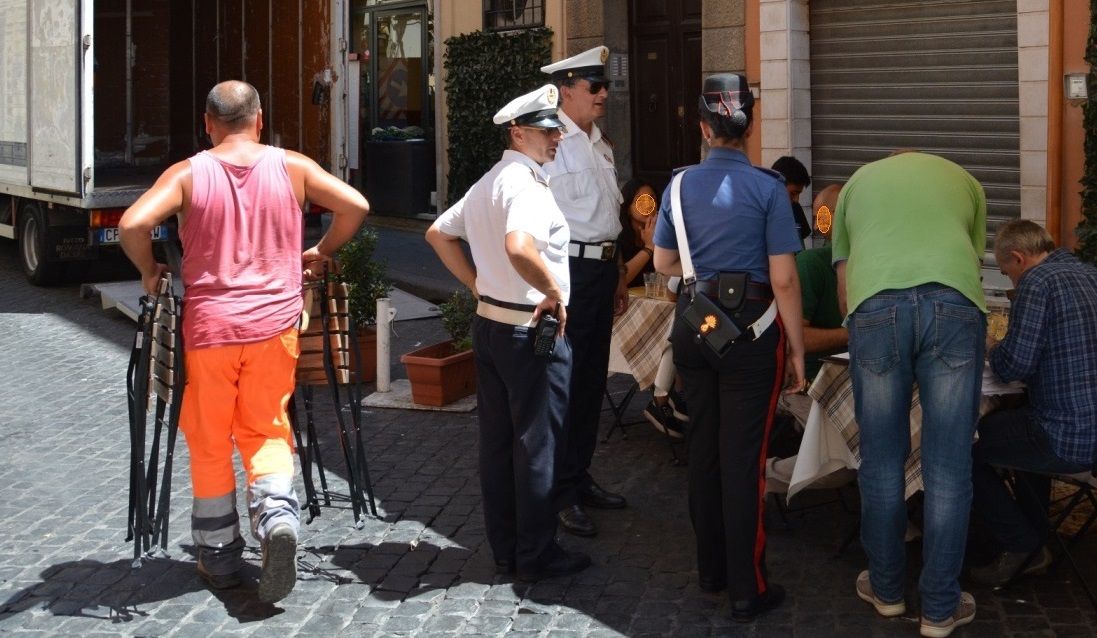 Centro Storico, ristoranti senza permesso di occupazione ...