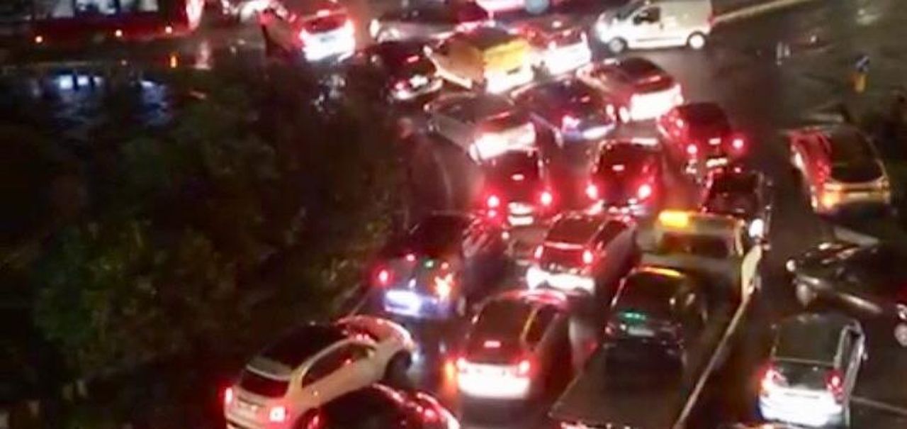 roma incidente sulla tangenziale galleria chiusa traffico in tilt