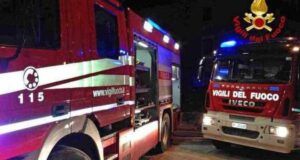 Incendio questa notte del magazzino di una pizzeria. Celere l'intervento dei soccorsi, nessuna persona è rimasta coinvolta.