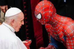 Spiderman e Papa Francesco