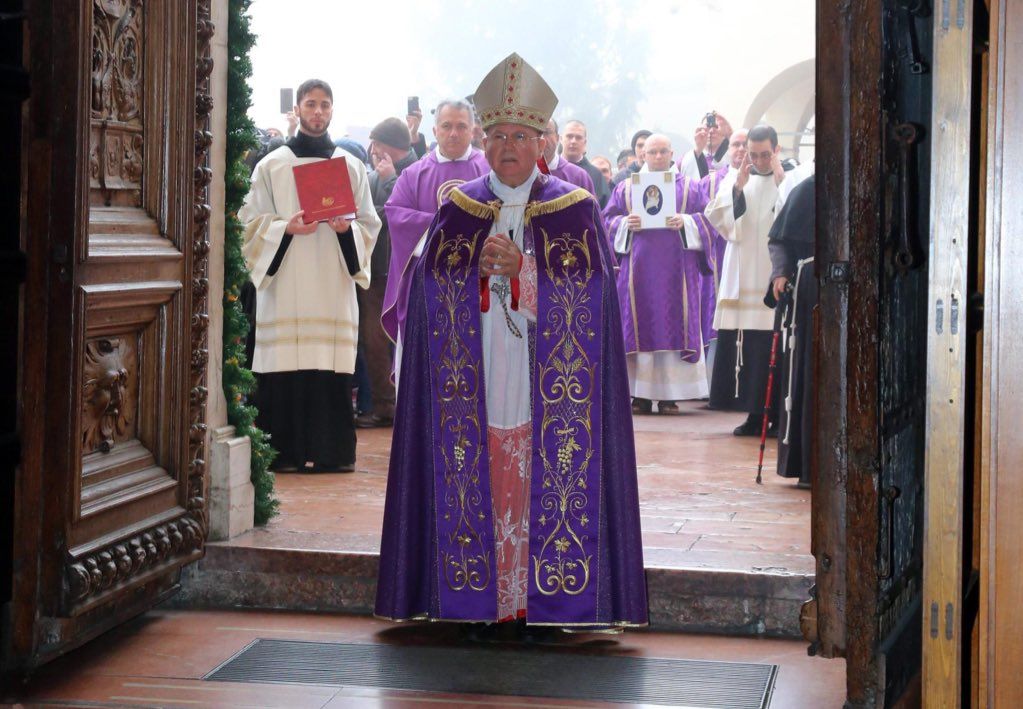 Chi è Domenico Sorrentino vescovo di Assisi