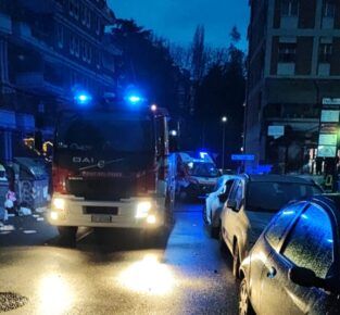 Roma, incendio improvviso in un bar: scatta l'allarme nel pomeriggio di Natale