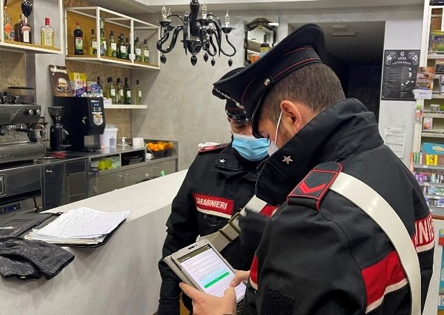 Controlli dei Carabinieri nel centro di Roma: sanzioni per hotel e panificio