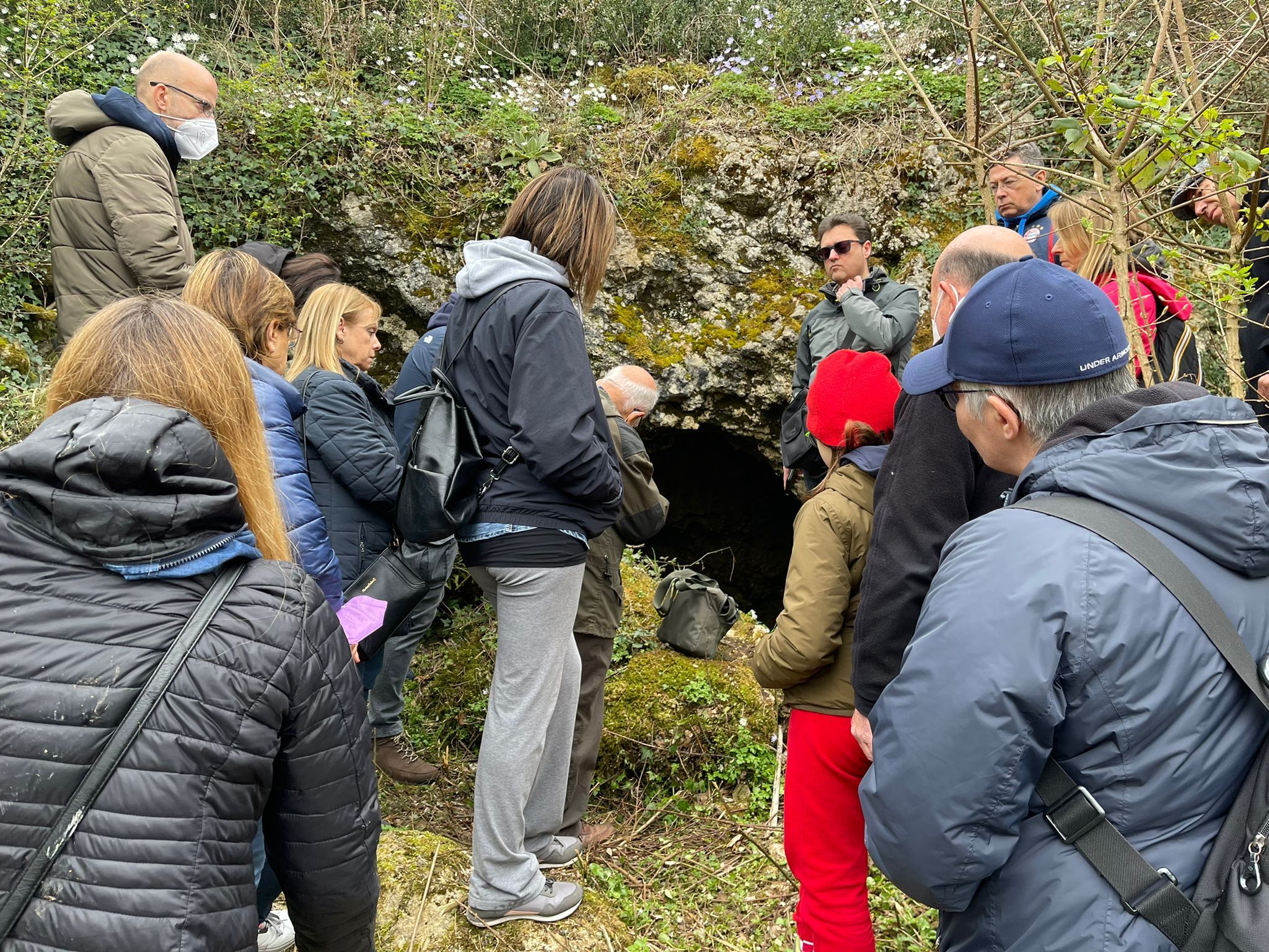 Persone agli scavi archeologici