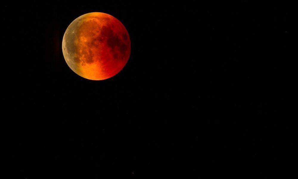 Eclissi Luna e Luna Piena dei Fiori venerdì 5 maggio 2023 orario e