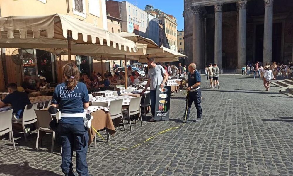 Lotta al Tavolino Selvaggio a Roma