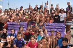 inaugurate le panchine viola in spiaggia