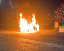 Auto a fuoco a Torvaianica