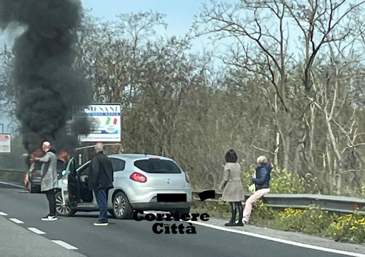 auto a fuoco Pontina