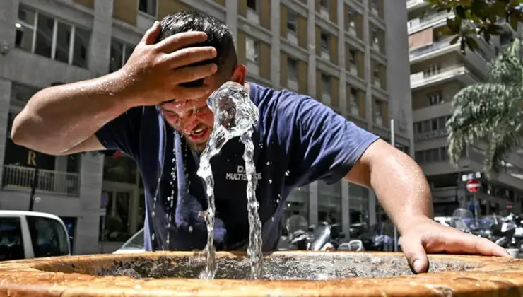 Bagnarsi la testa per il caldo