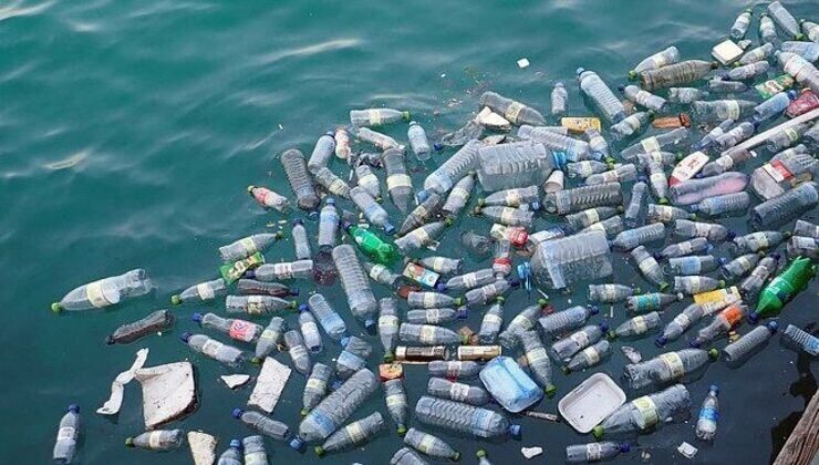 Rifiuti di plastica in mare