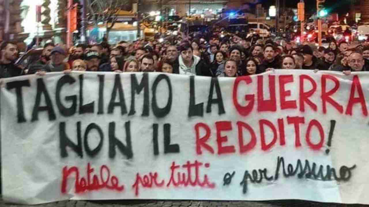 Agitazioni per la sospensione del Reddito di Cittadinanza