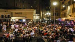 Giovane romano rapinato a campo de fiori