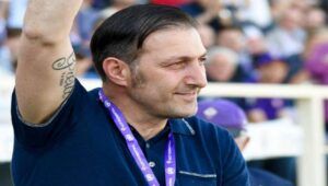 Parla l'ex bomber della Fiorentina che oggi fa il muratore. Nessuno lo ha chiamato ad allenare e lui è tornato al suo lavoro.