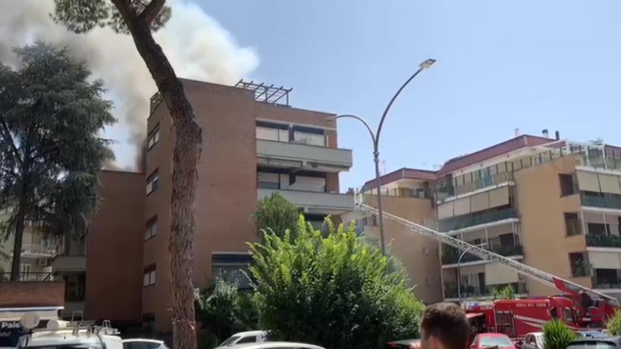 Incendio Roma oggi 19 luglio 2023