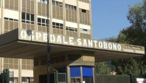 Un bambino di 18 mesi è stato accidentalmente ferito da un colpo partito da una delle armi del nonno che le stava pulendo.