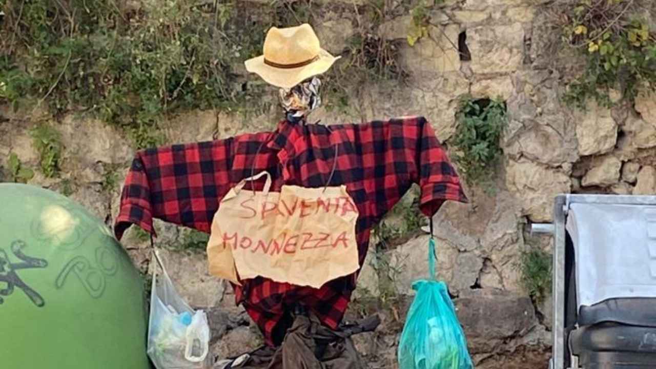 Foto spaventa monnezza roma