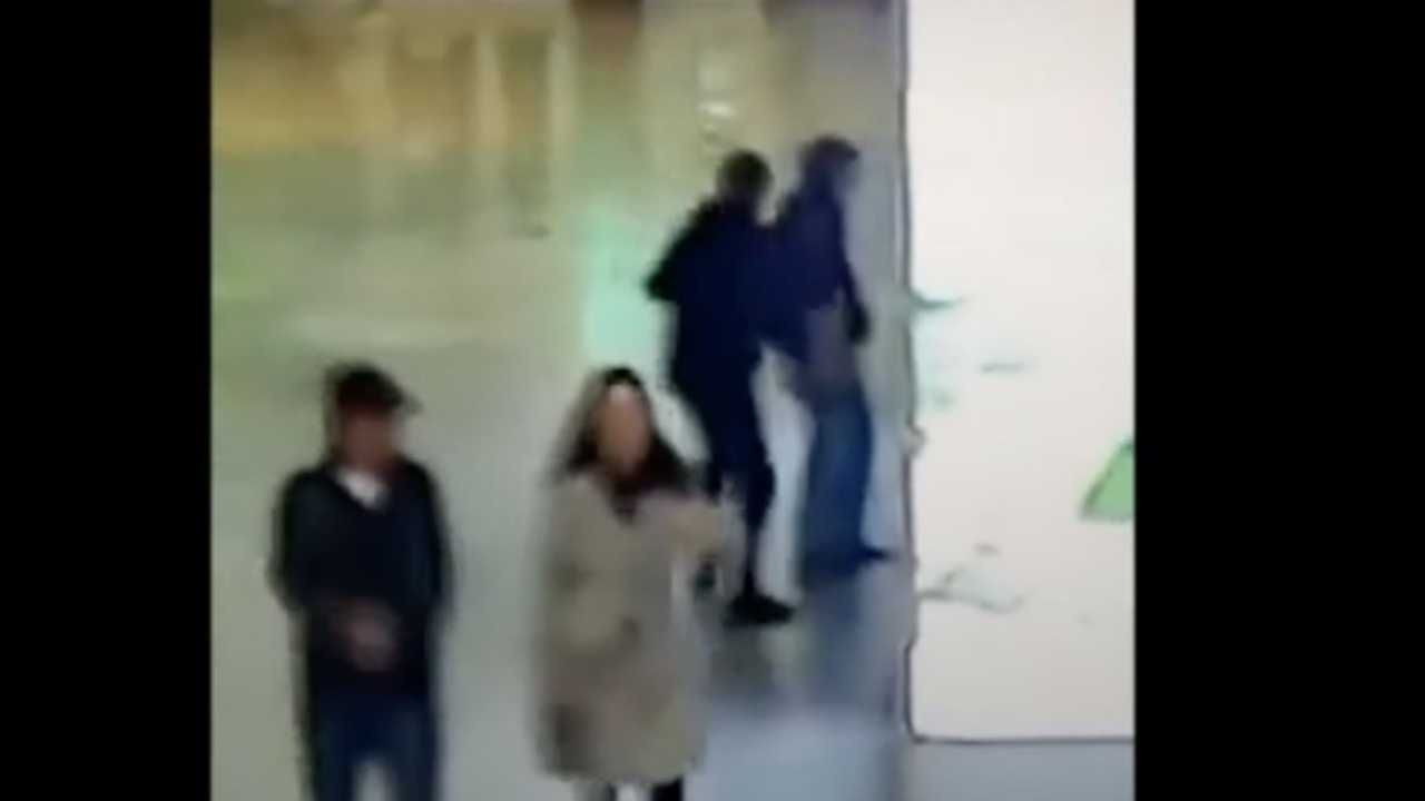 Turista accoltellata alla stazione Termini di Roma