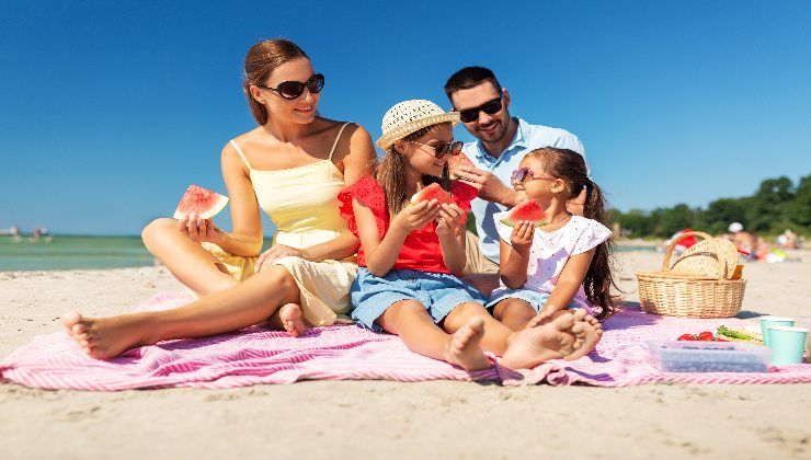 Cibo da casa vietato in spiaggia