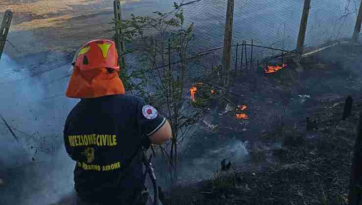 Intervento della Protezione Civile Airone sull'incendio di Castel Romano