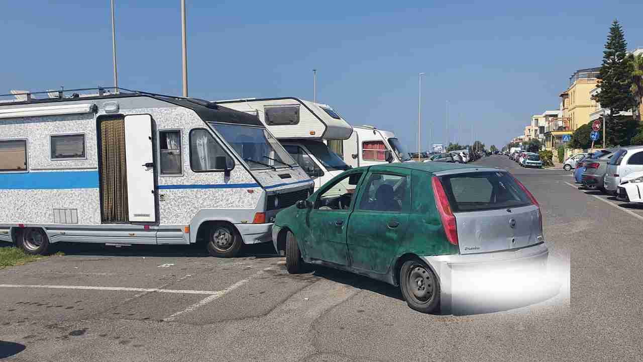 Soste irregolari a piazza Sirio