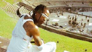 Travis Scott sul set di Circus Maximus