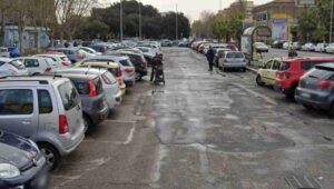 parcheggio davanti al luna park di Ostia