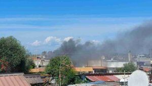 Abitazione in fiamme all'Idroscalo