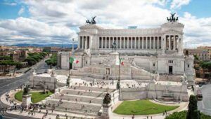 I luoghi precedenti all'Altare della Patria, con dettagli, storia e rappresentazione. Ara della Dea Roma e Tempio di Giunone.