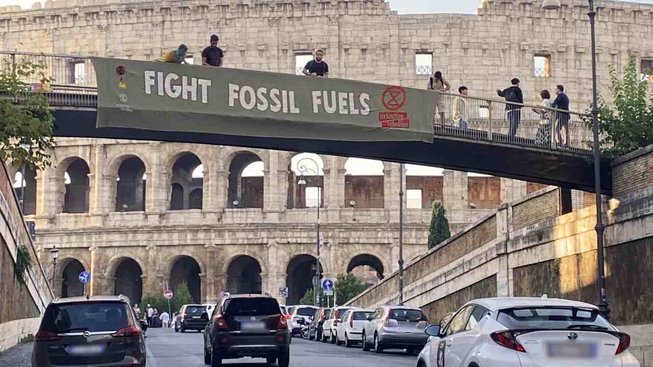 Extinction Rebellion blitz colosseo oggi 17 settembre 2023