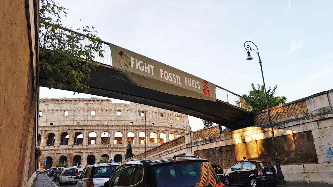 Extinction Rebellion blitz Colosseo oggi 17 settembre 2023