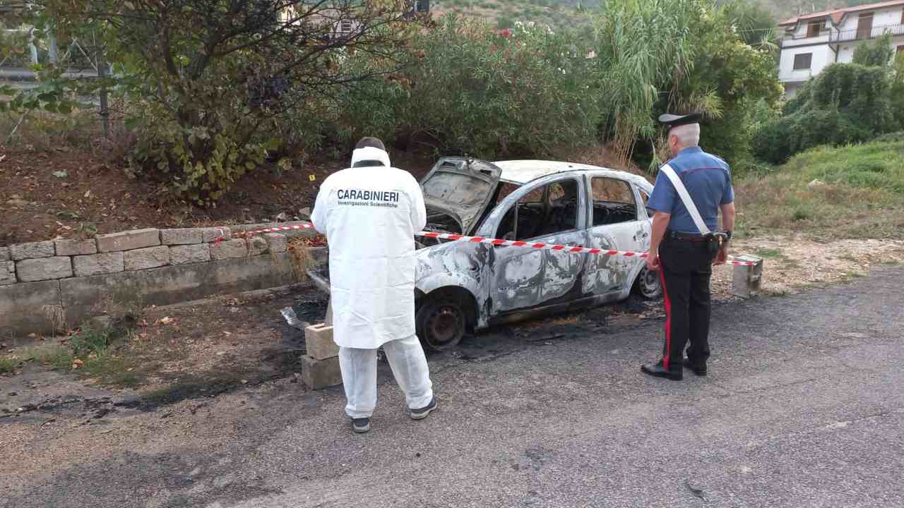 Auto in fiamme Lenola