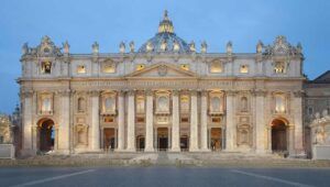 La struttura, composizione e funzione dei quattro pilastri che sorreggono la cupola di San Pietro. Descrizione delle statue.