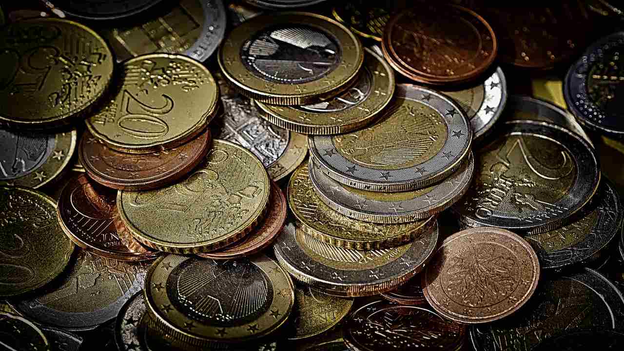 In circolazione monete da 2 euro false: ecco come si riconoscono