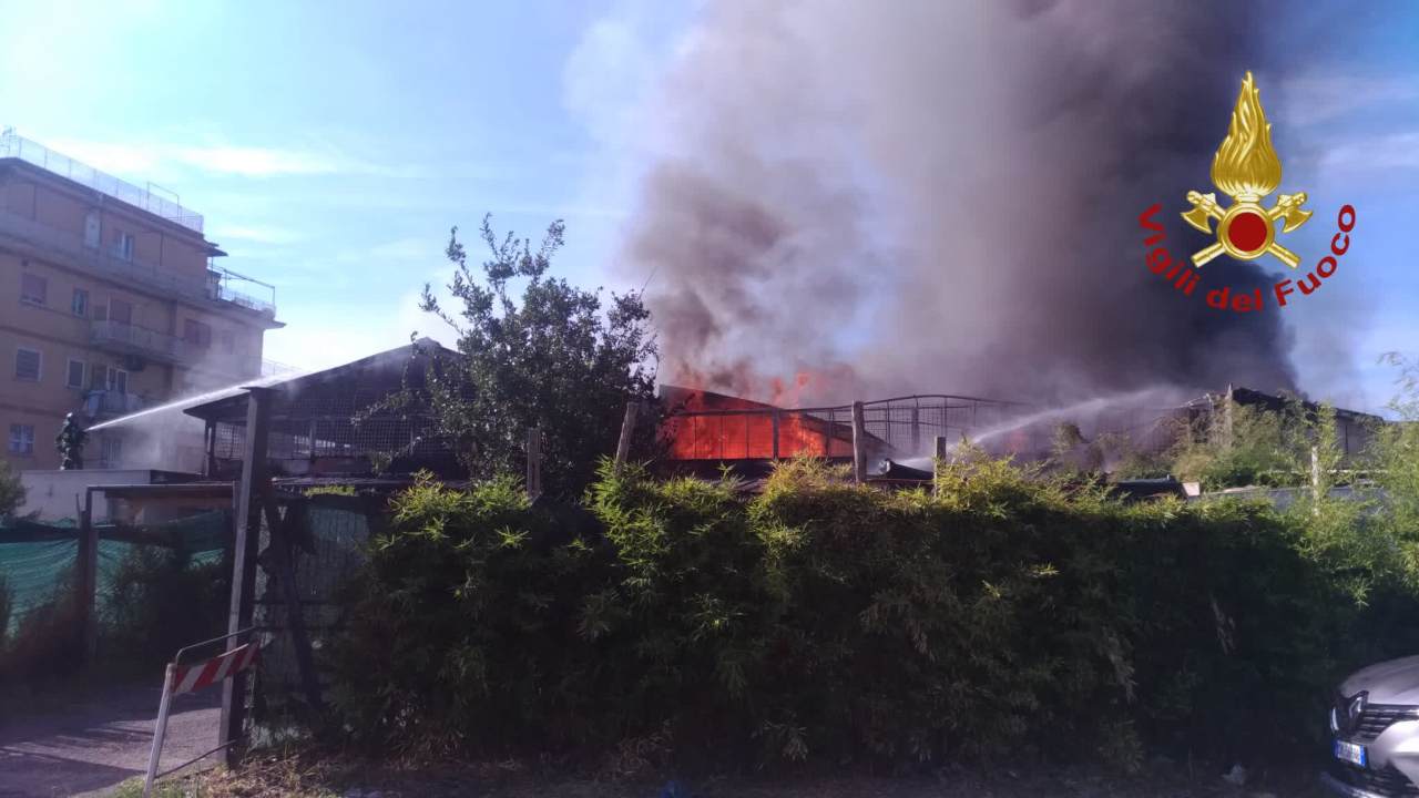 Incendio Roma Trullo oggi