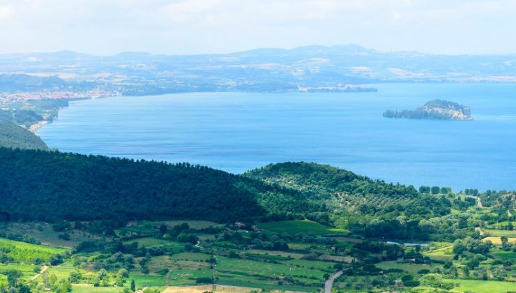 Lago vulcanico più grande d'Europa