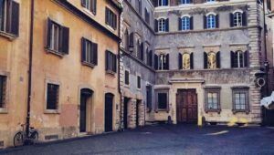 La piazza più piccola di Roma