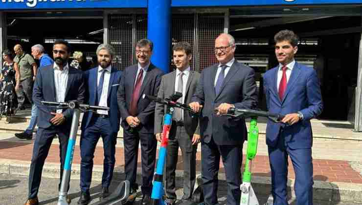 Roberto Gualtieri alla stazione di Eur Magliana