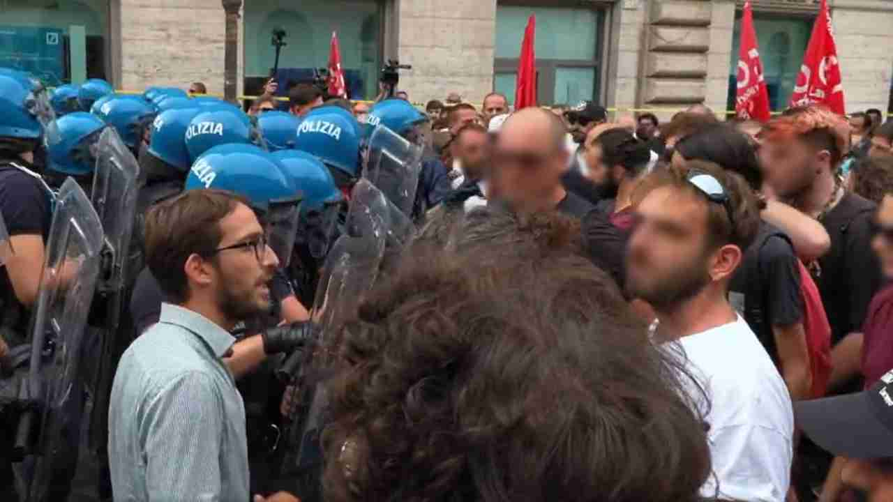 Sconti a piazza Santi Apostoli per il Reddito di Cittadinanza