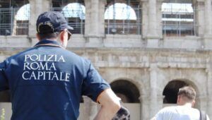 Colosseo Polizia Locale coltello