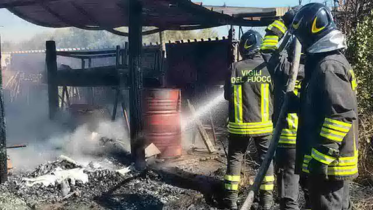 incendio capannone Via Castellinaldo roma