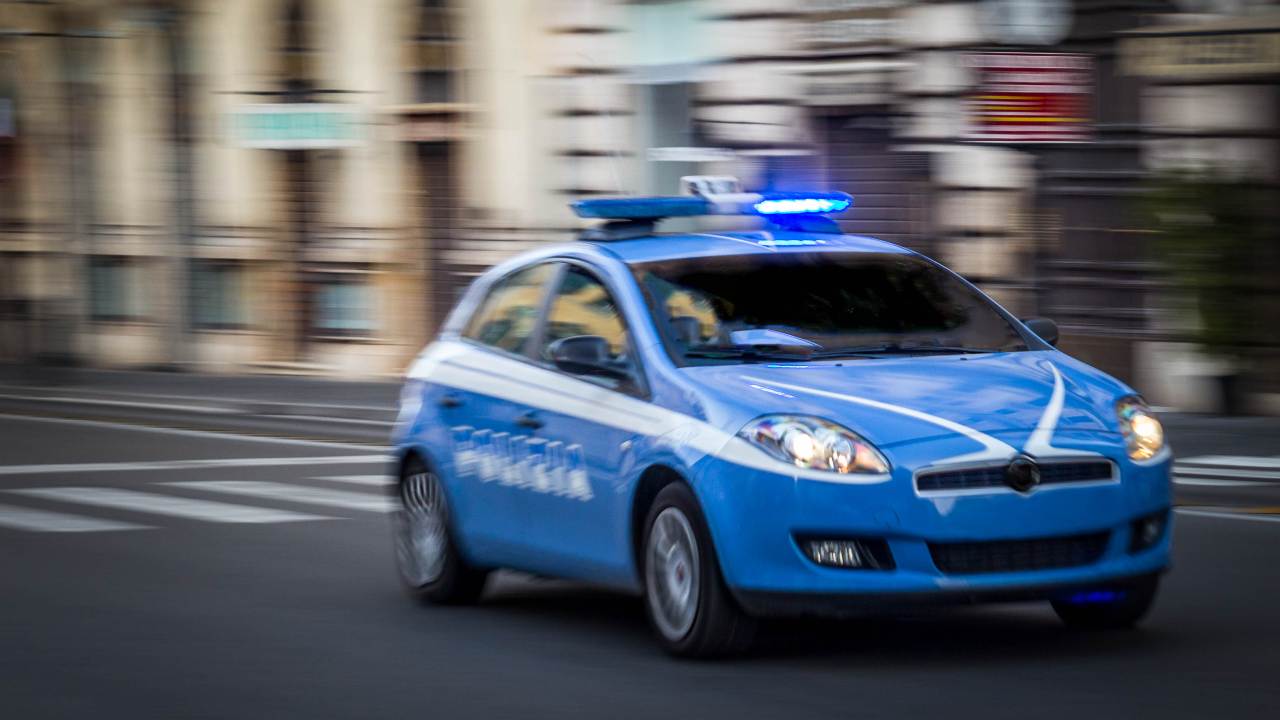 inseguimento per le strade di roma: arrestati due uomini